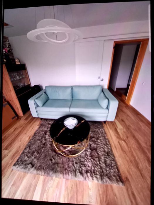 Vand canapea foarte puțin folosita cu lada de depozitare