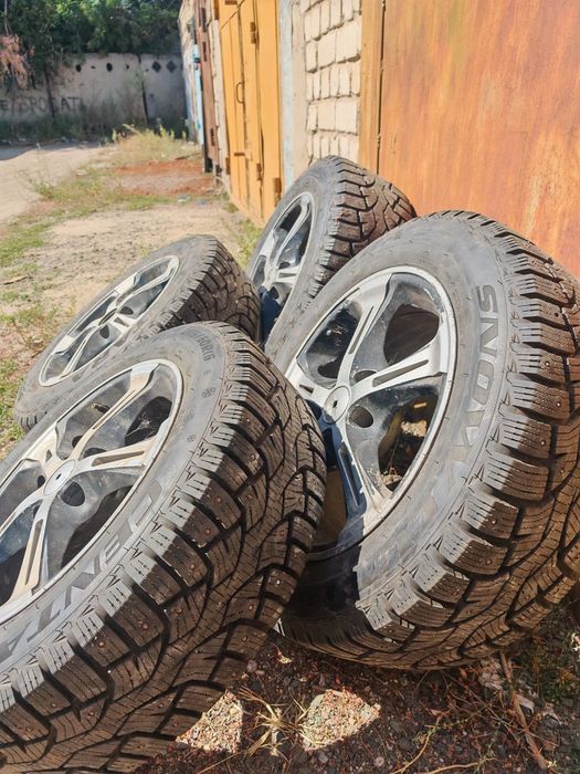 Продам зимние, шипованные колёса R16