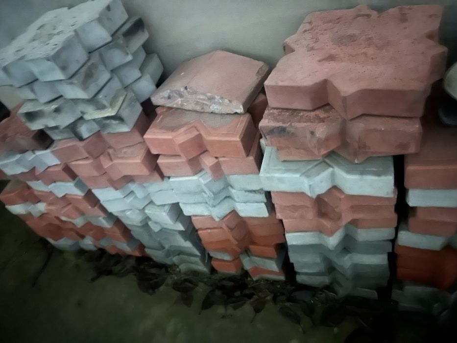Продам тротуарную плитку клевер б/у