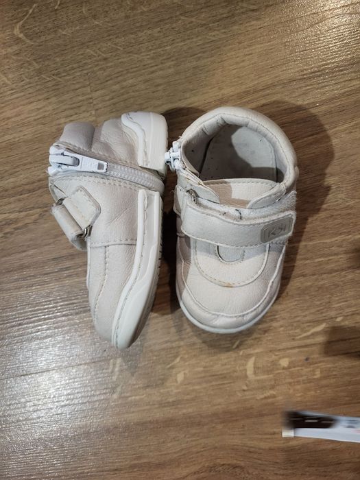 Обувки, боси обувки, маратонки, боти