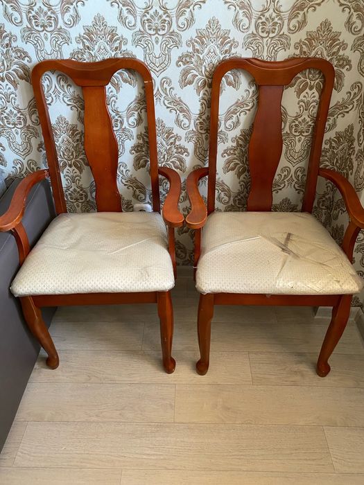 Стол и стулья