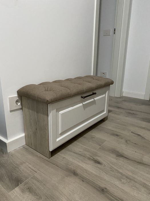 Vand bancuta pt hol, cu spatiu de depozitare si tavan tapitat, alba !!