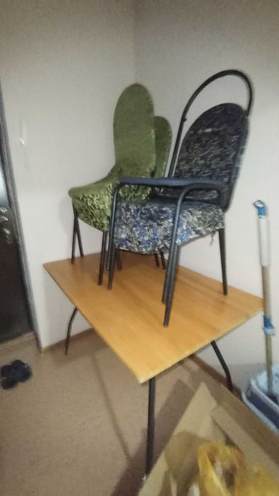 Стол срочна сатылады 4 еу