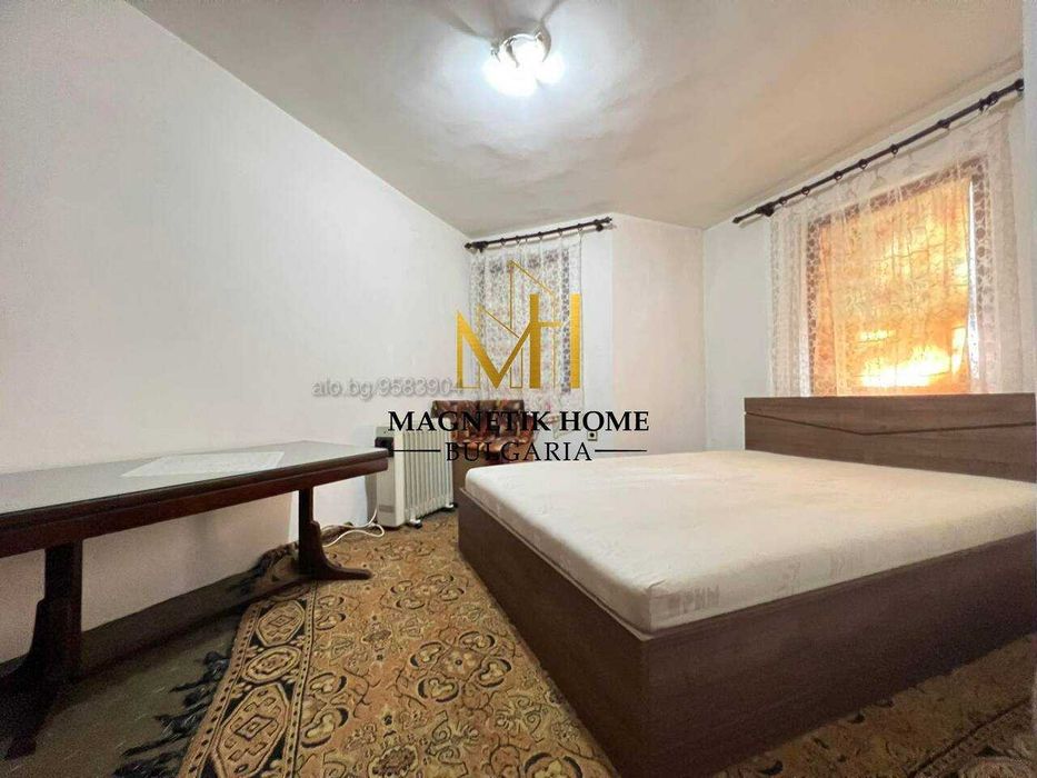 Бюджетен двустаен апартамент с беседка на метри от морската градина