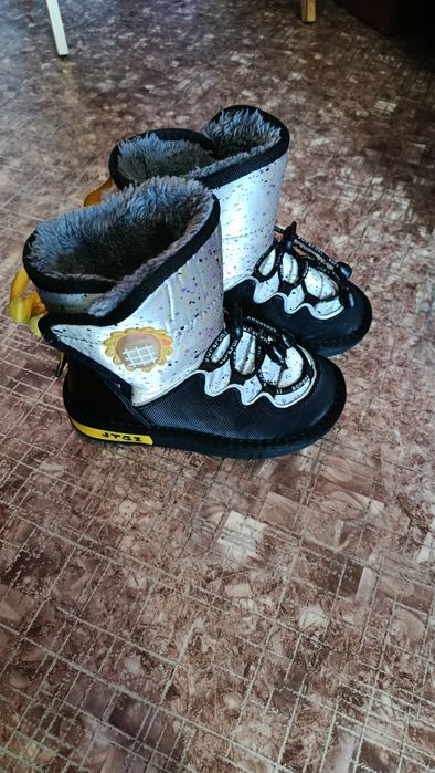 Продам обувь для девочки