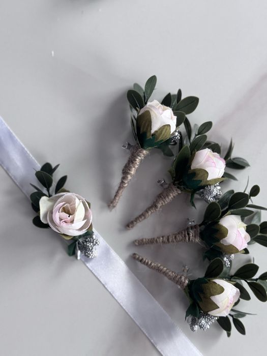 Бутониери и гривни