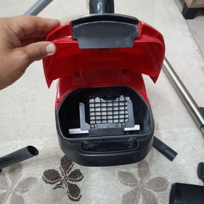 Aspirator cu sac Beko