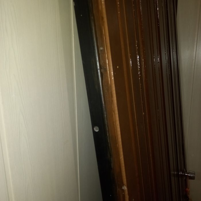 Продается дверь железная б/у