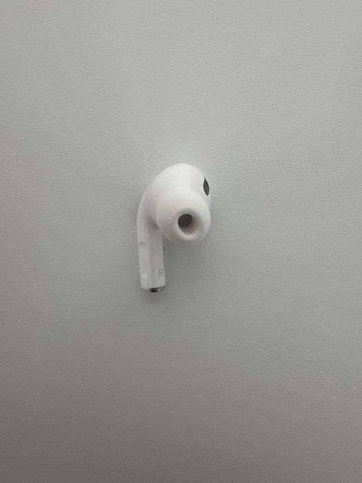 Эйрподс про на правое ухо