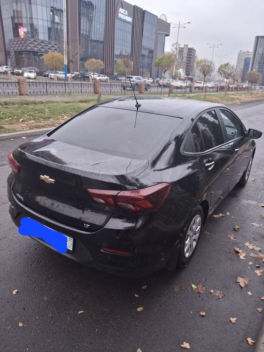 Qora Chevrolet onix
