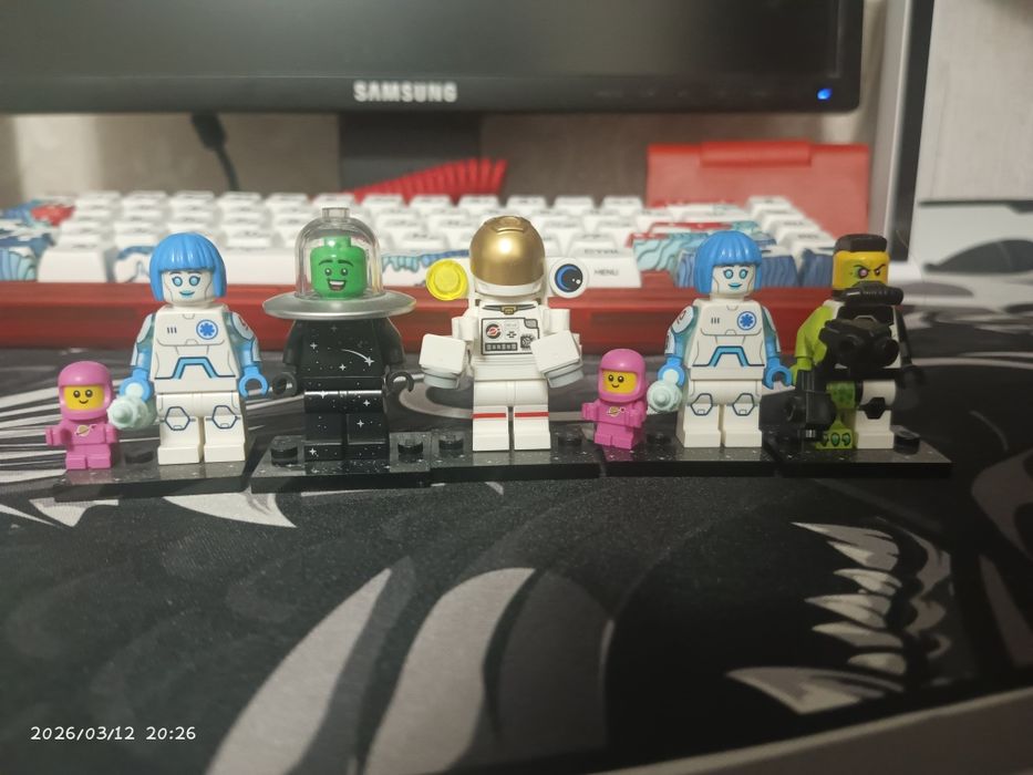 Продам серийный lego фигурки