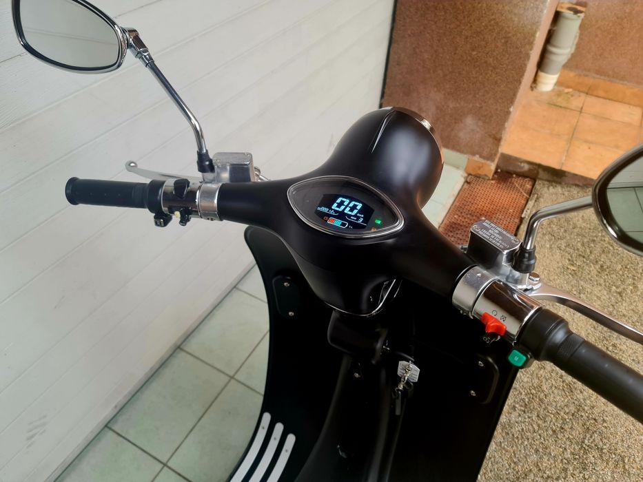 Vand/Schimb/Rate Scuter electric Retro