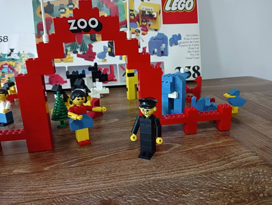 Продавам Lego 258 ZOO