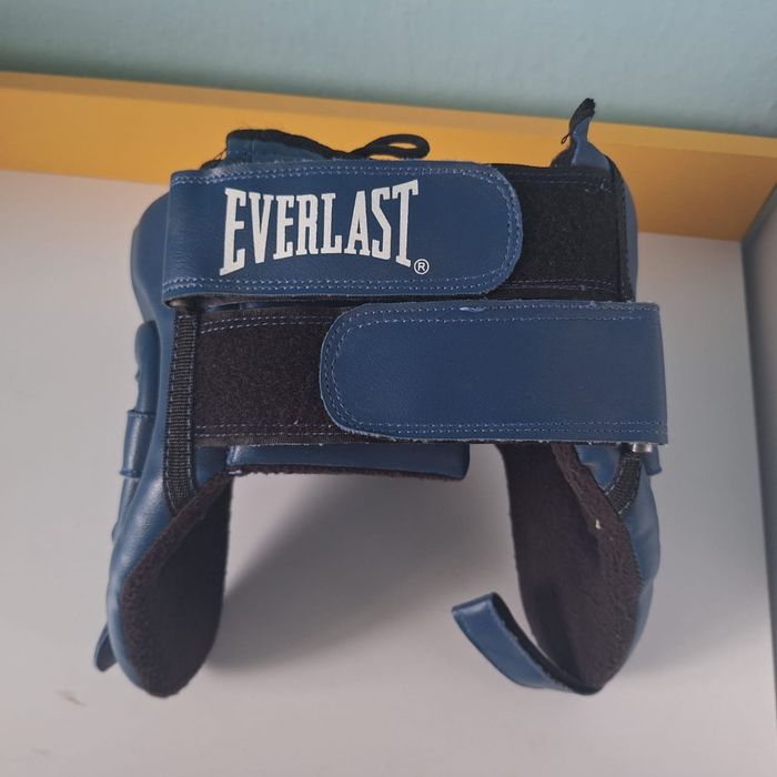 Бокс перчатки,шлем и бинты