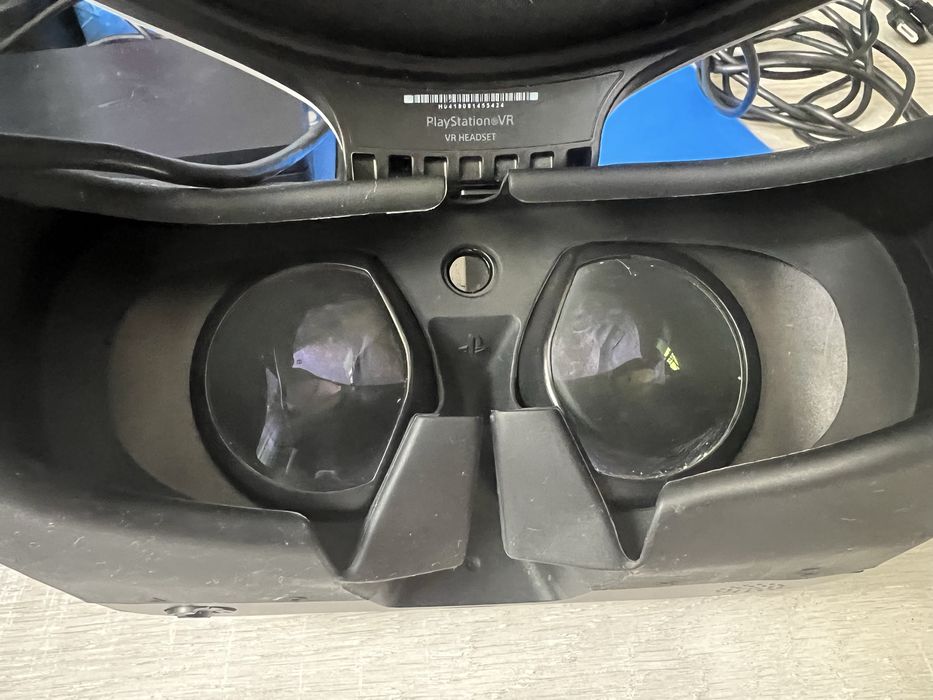 VR очила PS4 + 2 контролера + пушка + 3 игри