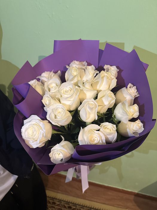 Белые розы 21штук