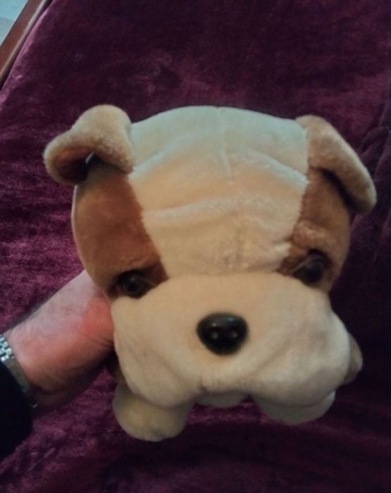 Пееща възглавничка и лаещо кученце