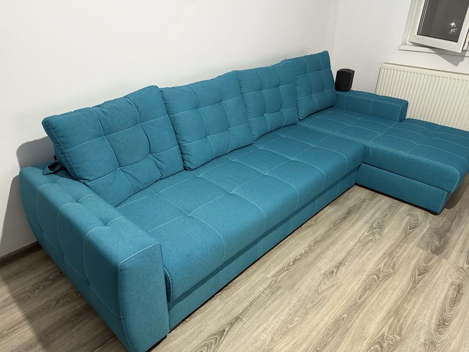 Canapea turcoaz impecabila