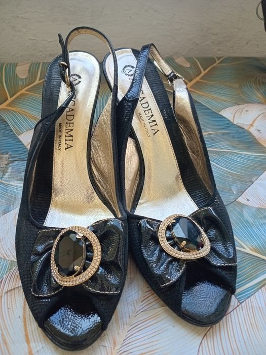 Женские босоножки