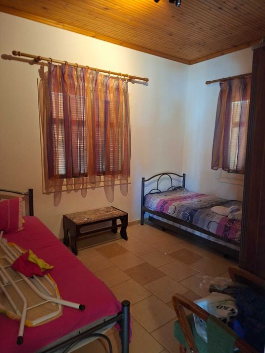 Продава къща 50 м2 с двор 266 м2 до манастира в Асровалта, Гърция