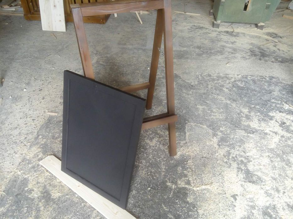 Черна дъска със статив