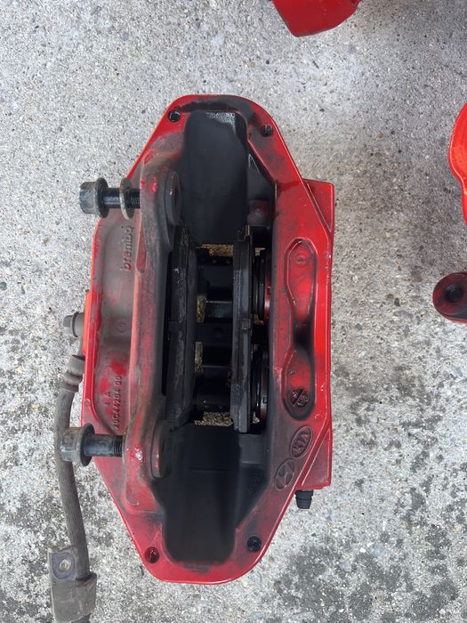 Комплект спирачни апарати за Киа Стингър, предни 4, задни 2 бутални.