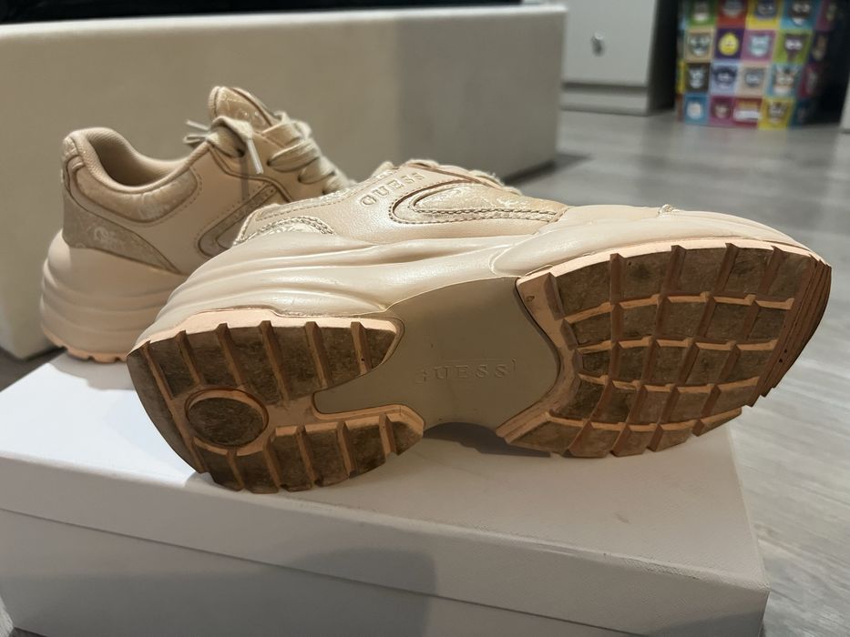 Adidasi Guess nr 36