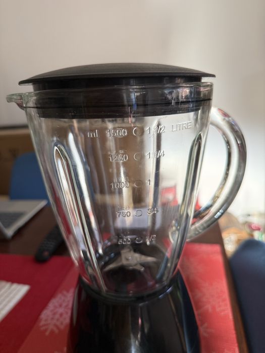 Vând blender Heinner