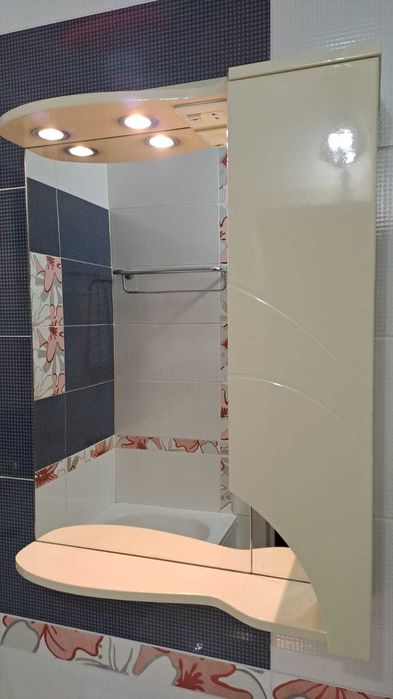 Зеркало для ванной со шкафчиком