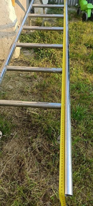 Scara de piscina sau strant