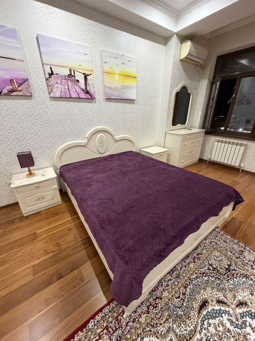 Кровать с тумбами