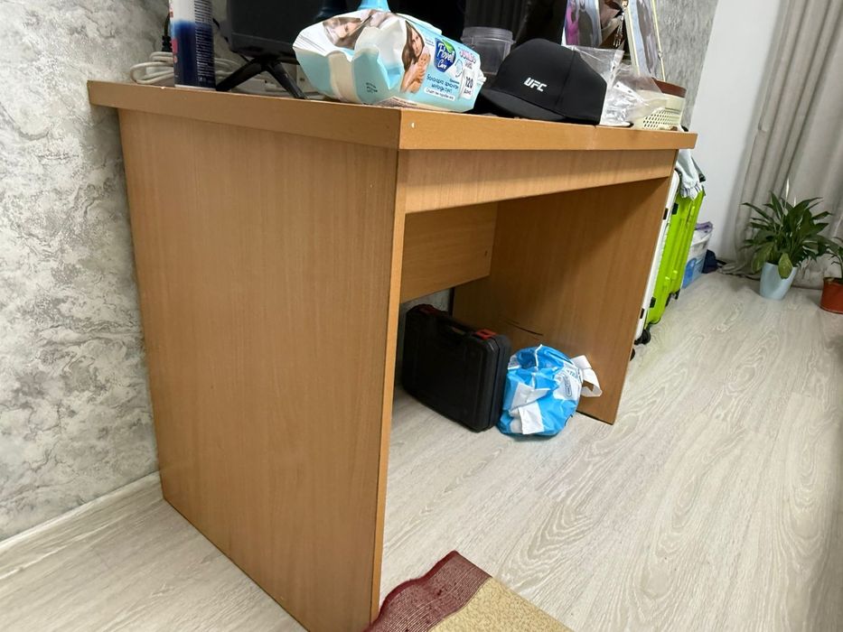 Продам столы офисные школьные