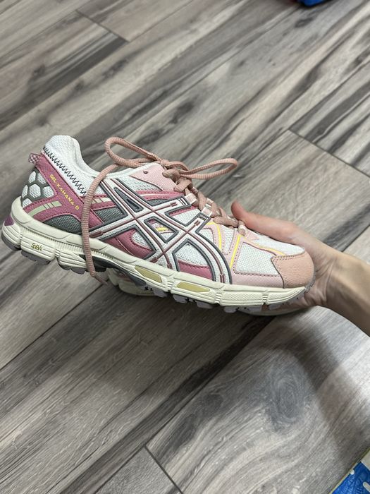 Продам кроссовки asics