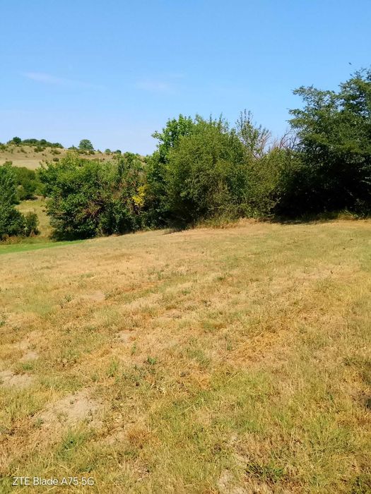 Тухлена къща със стопански постройки