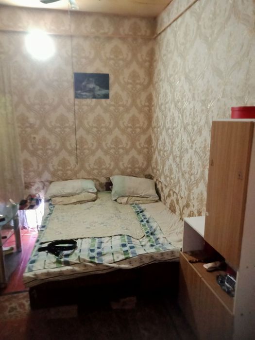 Продаю дом 1 ком 24 кв м  г Янгиюль 14 000ь