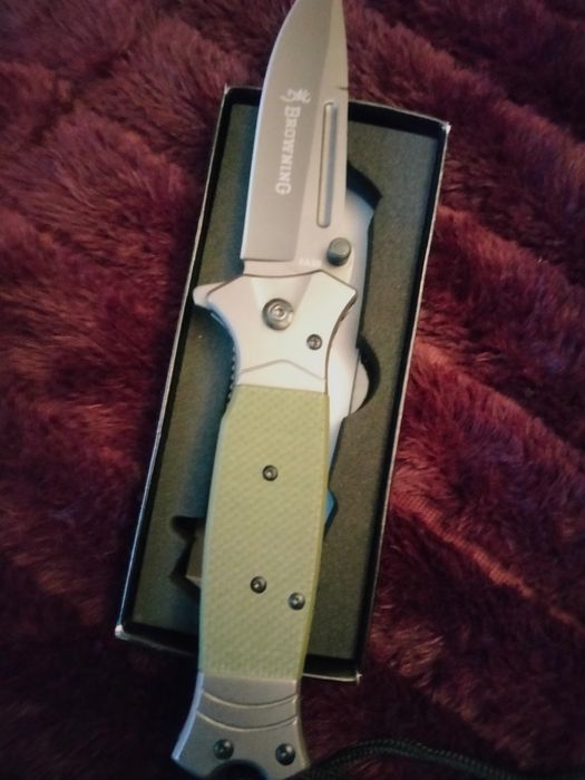 Масивен полуавтоматичен нож