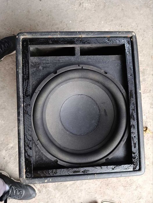 Сабуфер в автомобиль