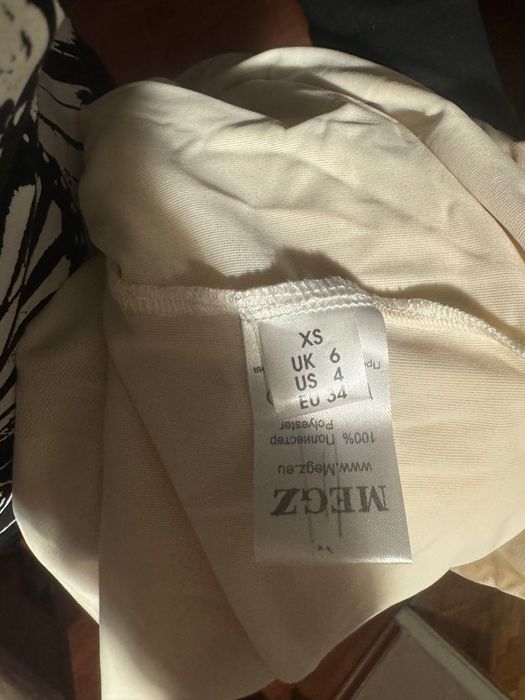 Рокля Мегз с дантела и камъни