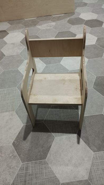 Продам круглый стол, стулья, табуретки