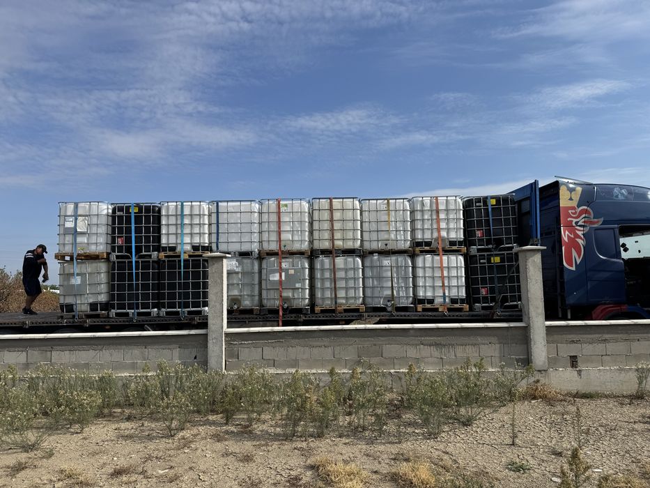 1тон Резервоар/Бидони/цистерни 1000 литра като нови съд за гориво