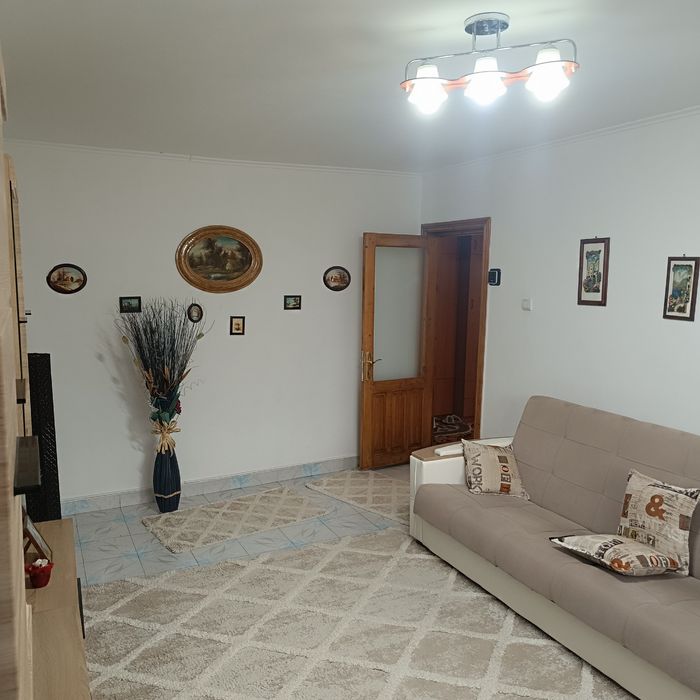 Apartament trei camere decomandat