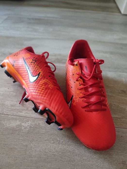 ghete fotbal marime 42 (265cm)