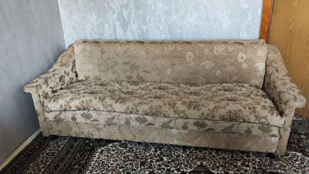 Мощный качественный диван