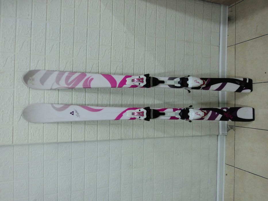 Не новые дамские лыжи FISCHER м-ль MY STYLE 145 см+кр FISCHER MY STYLE