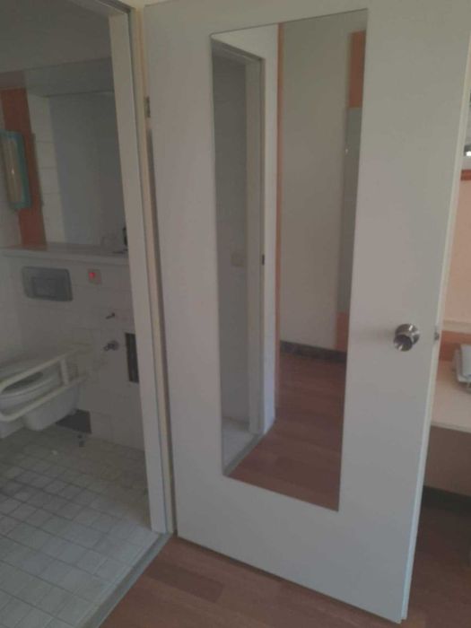 Usa de baie, cu sticla in mijloc, 90x210cm,400 Ron/buc,la Oradea