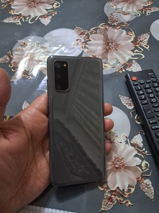 Samsung s20 sotiladi 220$