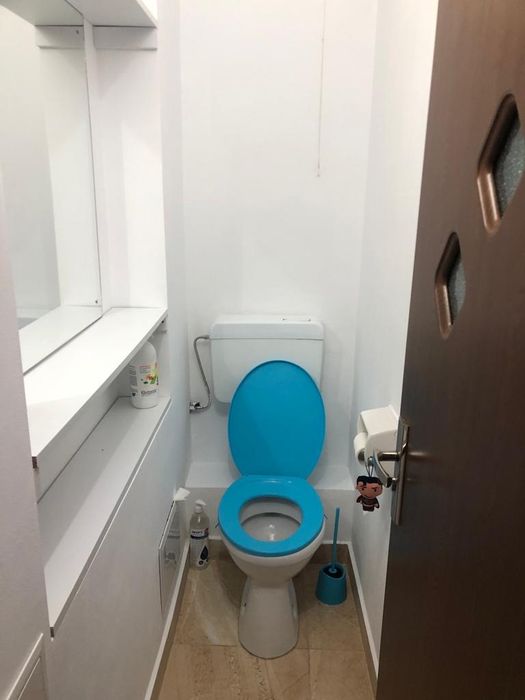 Inchiriez apartament 4 camere.