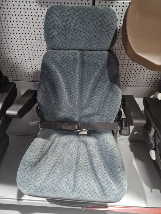 Scaun cu suspensie pneumatica tractor utilaje agricole de tip gramer f