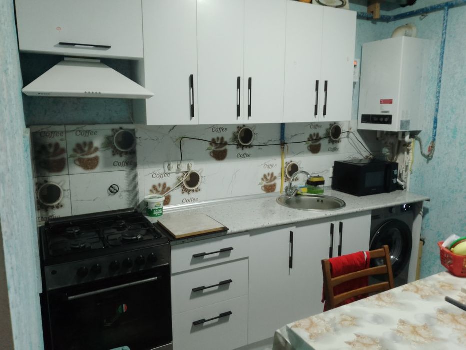 Сдаётся одна комната в двухкомнатной квартире.