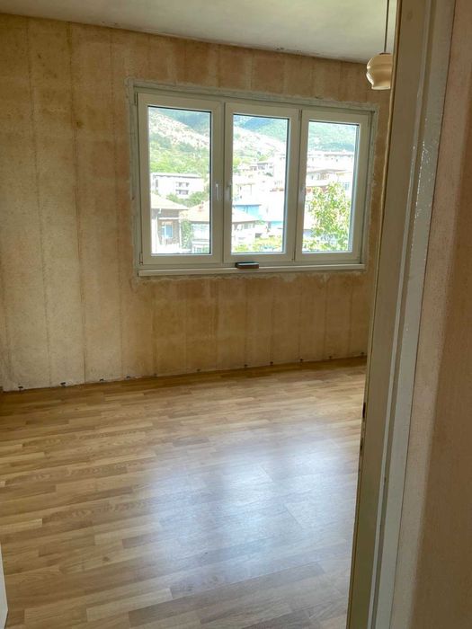 Тристаен Апартамент в гр. Карлово